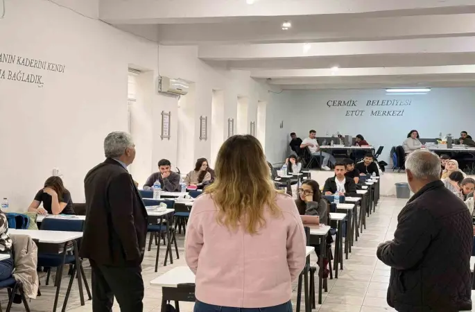 Başkan Karamehmetoğlu gençlerle bir araya geldi
