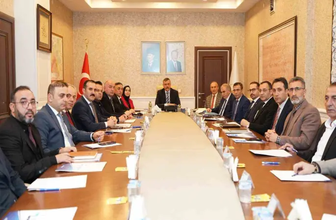 Başkan Özakalın, il istihdam ve mesleki eğitim kurulu toplantısına katıldı
