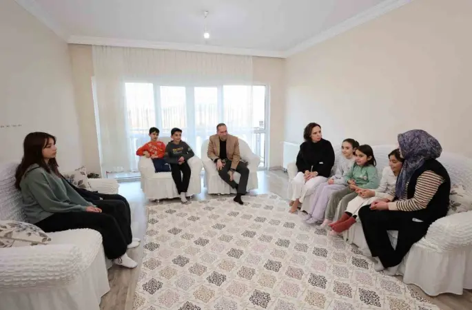 Başkan Özdemir’den çat kapı ziyaret
