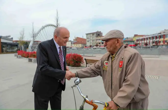 Başkan Özlü sahada vatandaşın talep ve sorunlarını yerinde dinliyor
