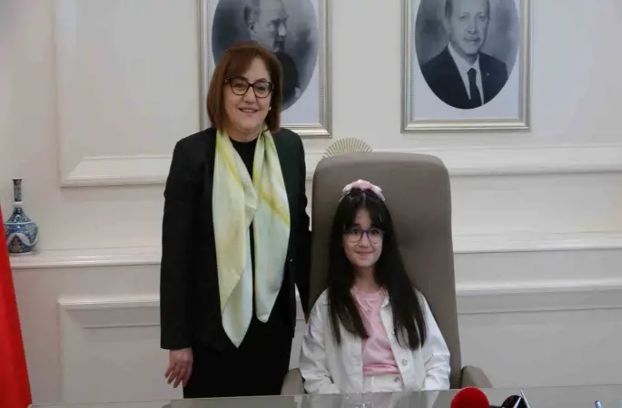 Başkan Şahin koltuğunu devretti
