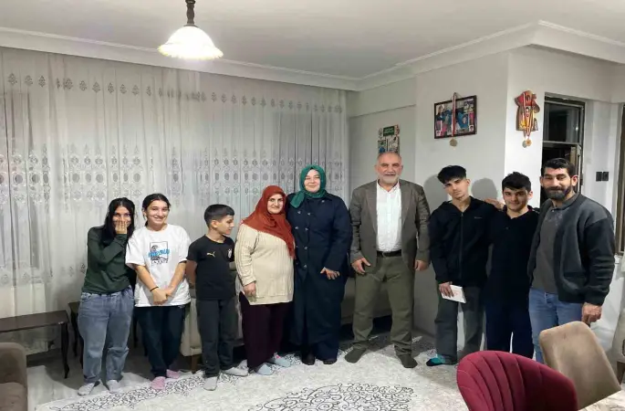 Başkan Sandıkçı’dan ’çat kapı’ iftar
