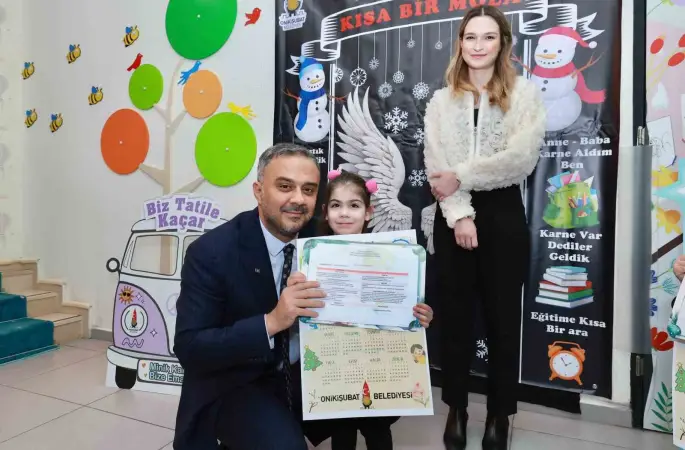 Başkan Toptaş’a karne programında doğum günü sürprizi
