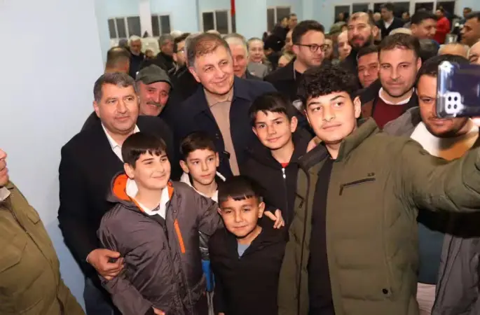 Başkan Tugay, sahur sofrasına konuk oldu
