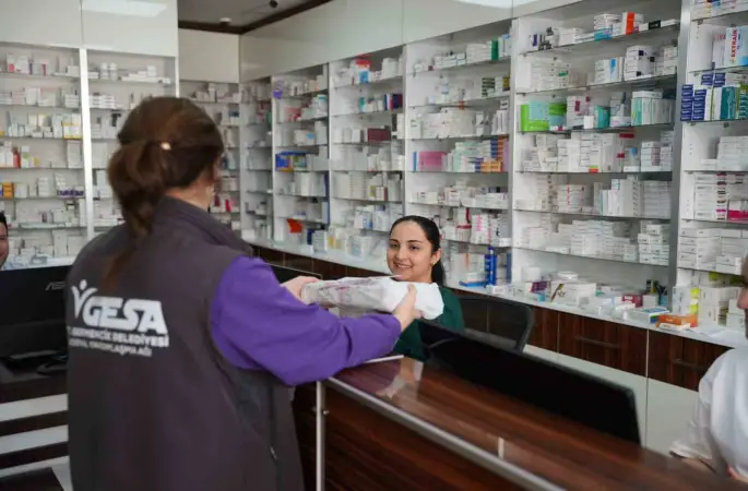 Başkan Zencirci, eczane teknisyenlerini unutmadı
