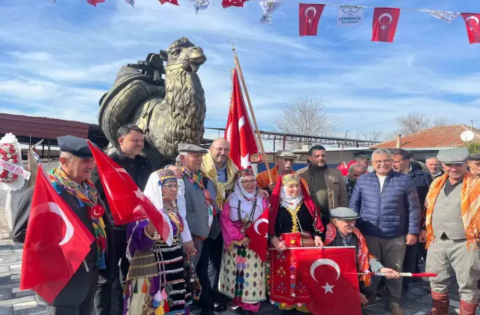 Başkan Zencirci’den devesiyle ünlü Turanlar’a deve heykeli
