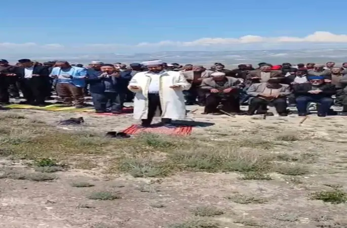 Başkentte vatandaşlardan yağmur duası
