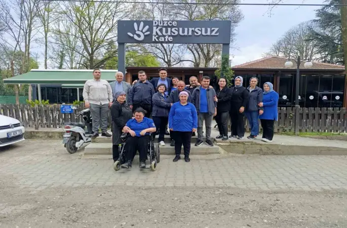 Başsavcı Emre’den engelleri aşan kafeye özel ziyaret
