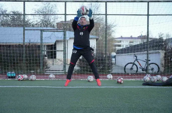 ’Bayburt’ müdür hem ismiyle hem de 40 yıllık futbol tutkusuyla dikkat çekiyor
