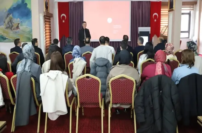Bayburt’ta aday öğretmenler için uyum semineri başladı
