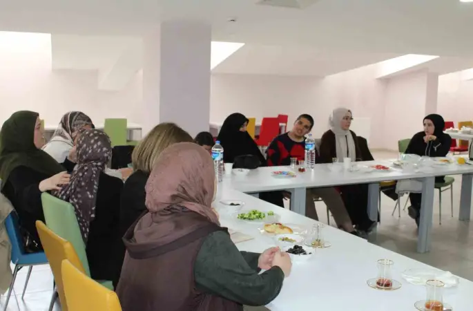 Bayburt’ta annelere otizmli çocukların ergenlik süreci anlatıldı
