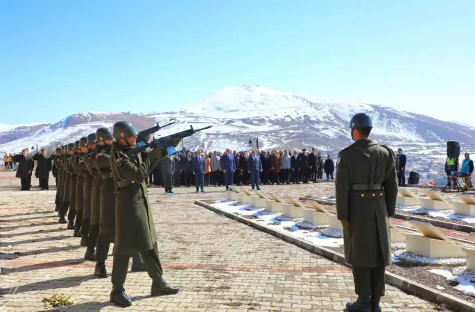 Bayburt’ta Çanakkale Zaferi’nin 111. yılı ve 18 Mart Şehitleri Anma Günü dolayısıyla tören düzenlendi
