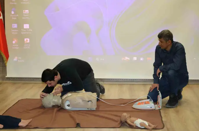 Bayburt’ta emniyet personeline ilk yardım eğitimi verildi
