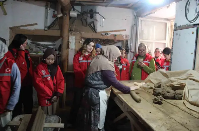 Bayburt’ta gönüllü gençler tarih ve doğayla buluştu
