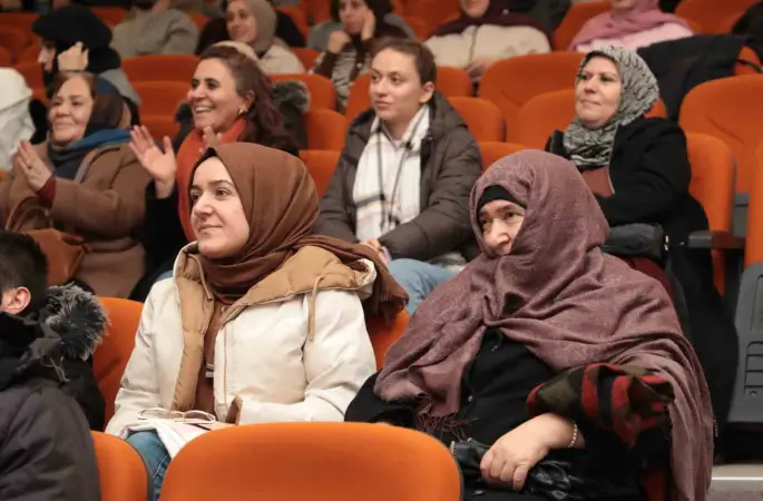 Bayburt’ta ‘Gülümseten Hatıralar’ programı izleyicisiyle buluştu
