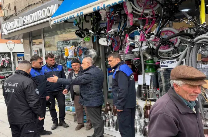 Bayburt’ta kaldırım işgallerine zabıta denetimi
