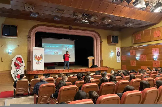 Bayındır’da öğrencilere "Gençlik Güvenli Gelecek" konferansı verildi
