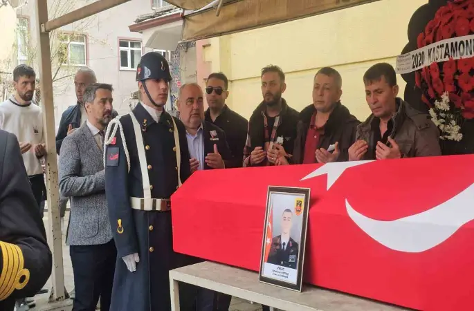 Bayram dönüşü motosikleti ile kaza yapan Uzman Çavuş dualarla son yolculuğuna uğurlandı
