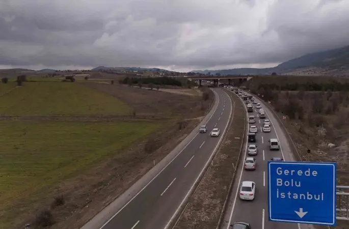 Bayram dönüşünde Kemikli rampalarında trafik yoğunluğu başladı
