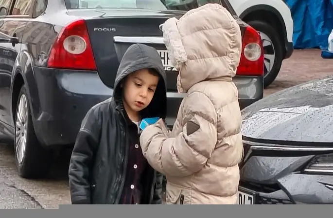 Bayram namazında çocuklara harçlık sürprizi
