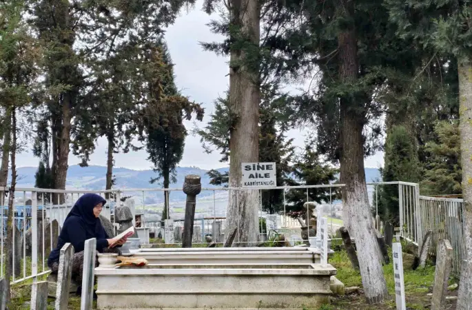 Bayram öncesi mezarlıklarda duygu seli
