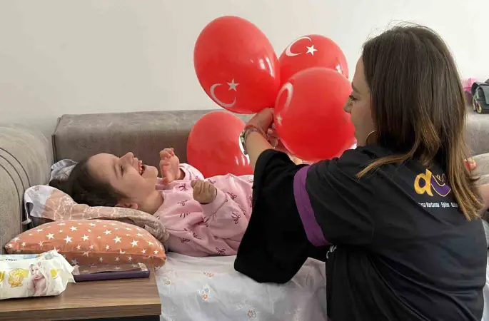 Bayramı hastanede geçiren çocuklara anlamlı ziyaret
