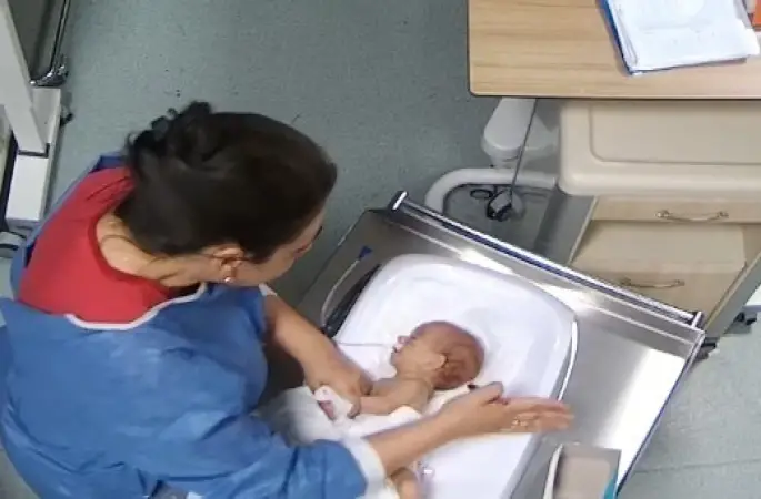 Bebeğe şiddet uygulayan hemşire mahkemede, "Bende bir anneyim çocuğumun bana ihtiyacı var"
