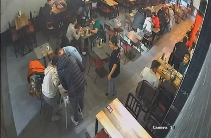 Bebeği Heimlich manevrası ile kurtardı
