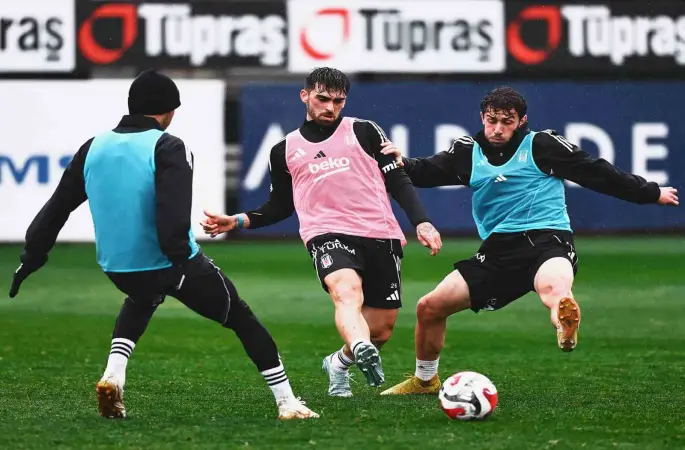 Beşiktaş, günü iki antrenmanla tamamladı
