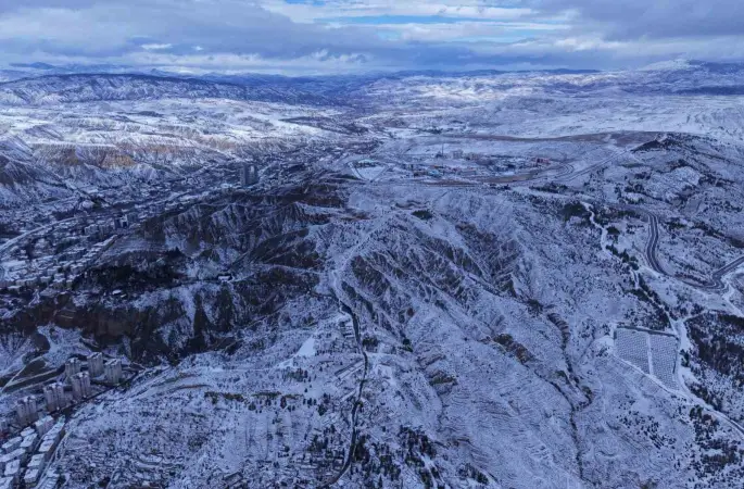 Beyaz örtüyle kaplanan Çankırı havadan görüntülendi
