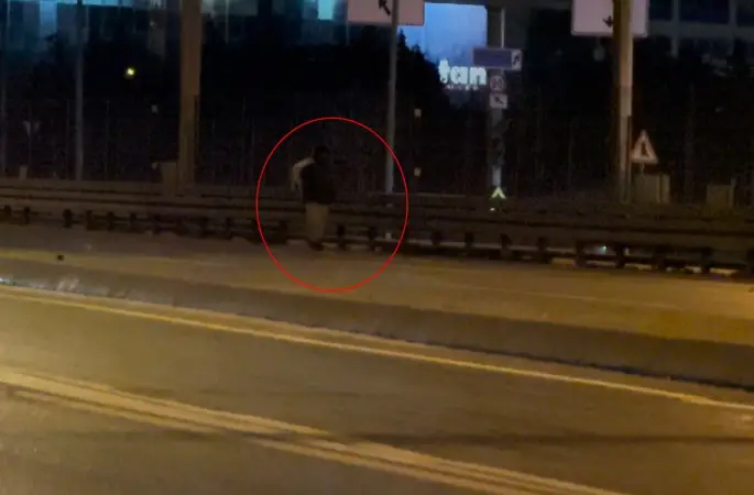 Beylikdüzü E-5’te tehlikeli yürüyüş
