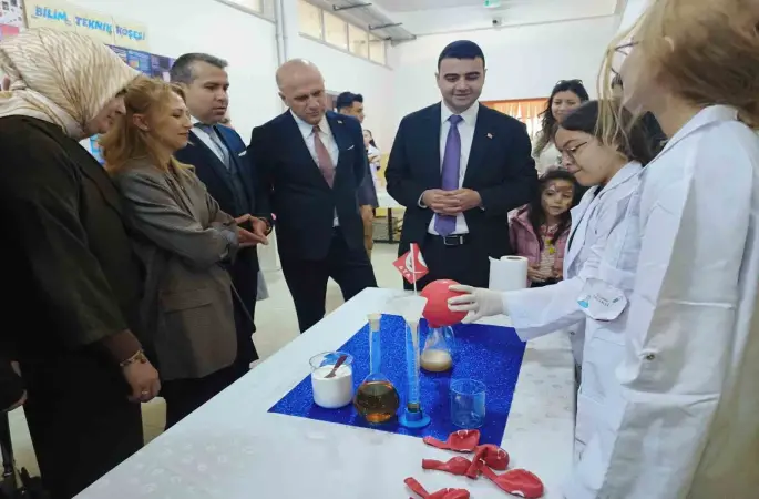 Bilecik’te ‘23 Nisan Çocuk Kimya Şenliği’ düzenlendi
