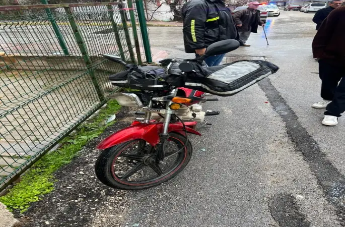 Bilecik’te hafif ticari araç ile motosiklet çarpıştı; 1 yaralı
