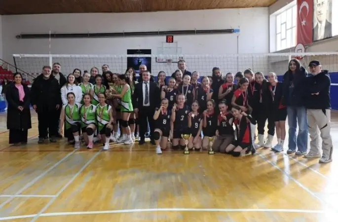 Bilecik’te küçük kızlar voleybol müsabakaları tamamlandı
