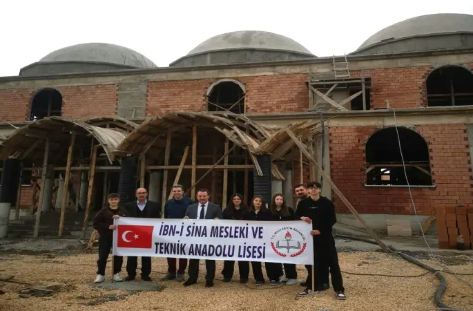 Bilecik’te öğrenciler harçlıklarını Kuba Camii inşaatına bağışladı
