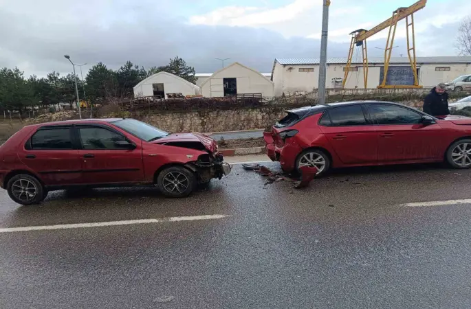 Bilecik’te zincirleme trafik kazası; 4 yaralı
