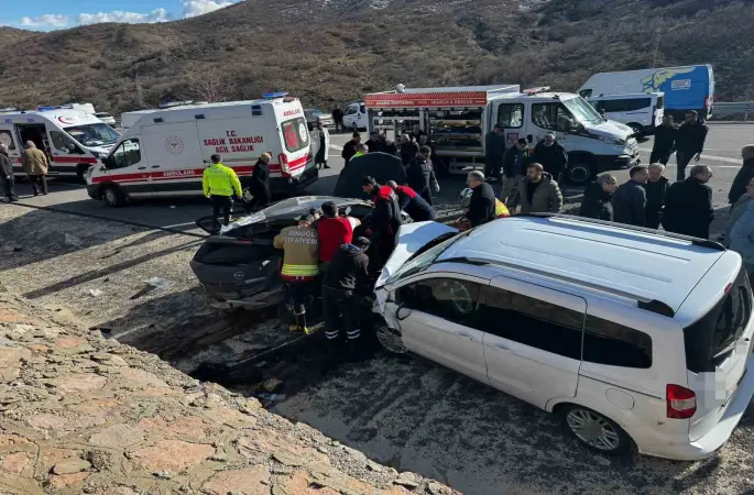 Bingöl’de feci kaza: 2 ölü, 3 yaralı
