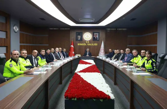 Bingöl’de İl Trafik Komisyonu, güvenli ulaşım için bir araya geldi
