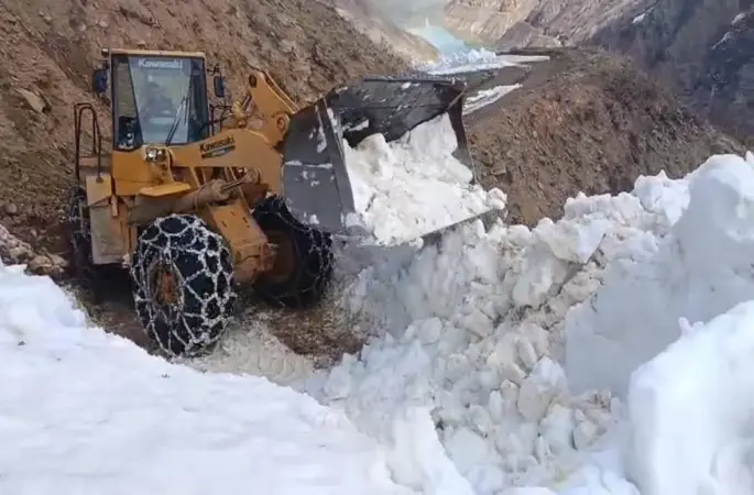 Bingöl’de Özel İdare ekipleri zorlu arazi şartlarında çalışmalarını sürdürüyor
