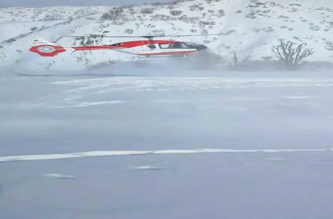 Bingöl’de rahatsızlanan genç, ambulans helikopterle hastaneye yetiştirildi
