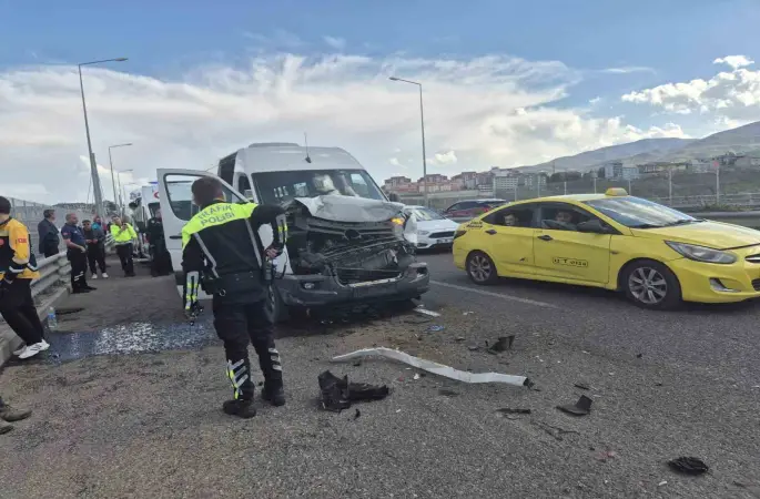 Bingöl’de zincirleme kaza: 3 yaralı
