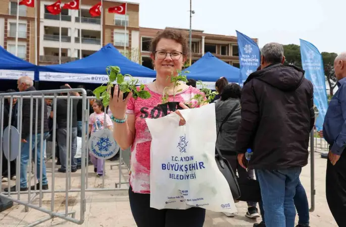 Binlerce fide Kuşadası ve İncirliova’da vatandaşlarla buluştu
