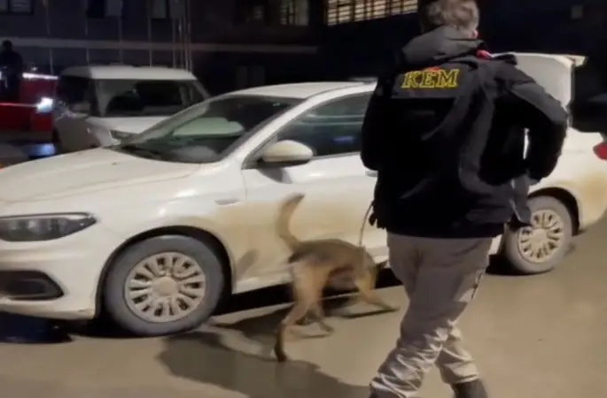 Binlerce uyuşturucu hap ele geçirildi: 3 kişi tutuklandı
