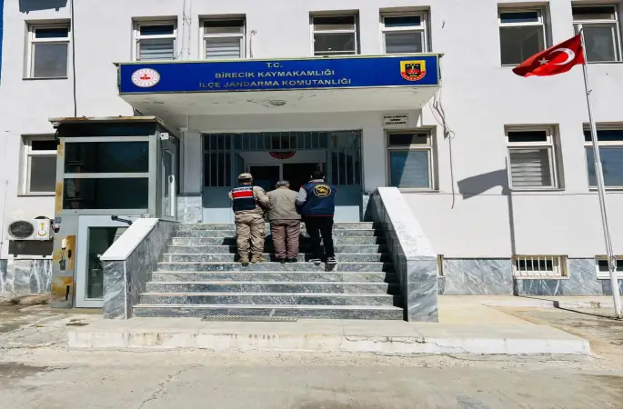 Birecik’te aranan 2 şahıs yakalandı

