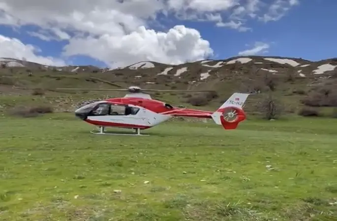 Bitlis’te kayalıklardan düşen genç için helikopter ambulans havalandı

