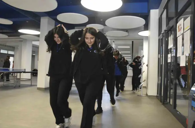 Bitlis’teki okullarda deprem tatbikatı yapıldı
