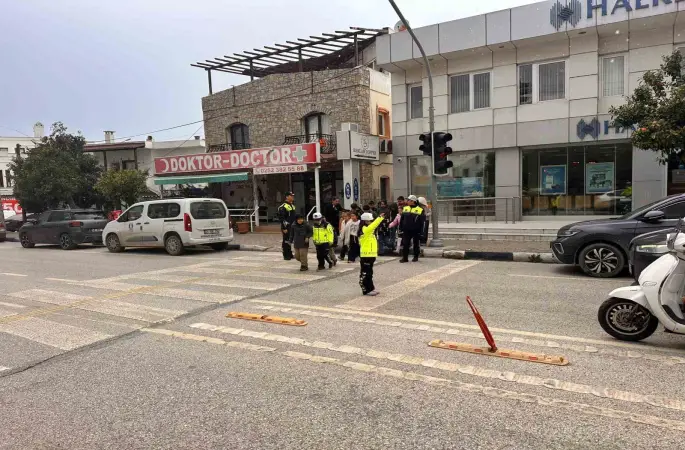 Bodrum’da öğrencilere uygulamalı trafik eğitimi
