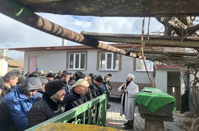 Boğularak öldürülen kadın son yolculuğuna uğurlandı
