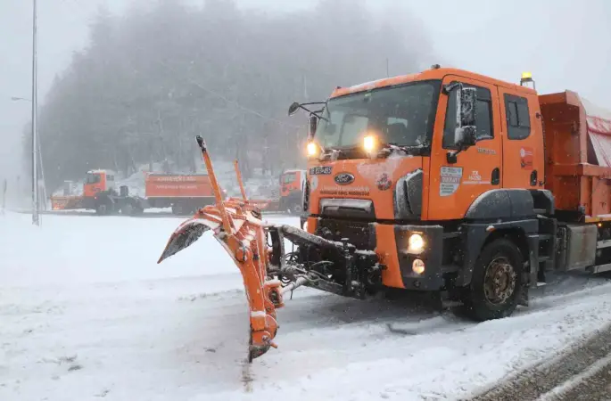 Bolu Dağı beyaza büründü: Kar kalınlığı 10 santimetreye ulaştı
