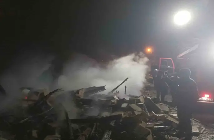 Bolu’da tek katlı ev küle döndü
